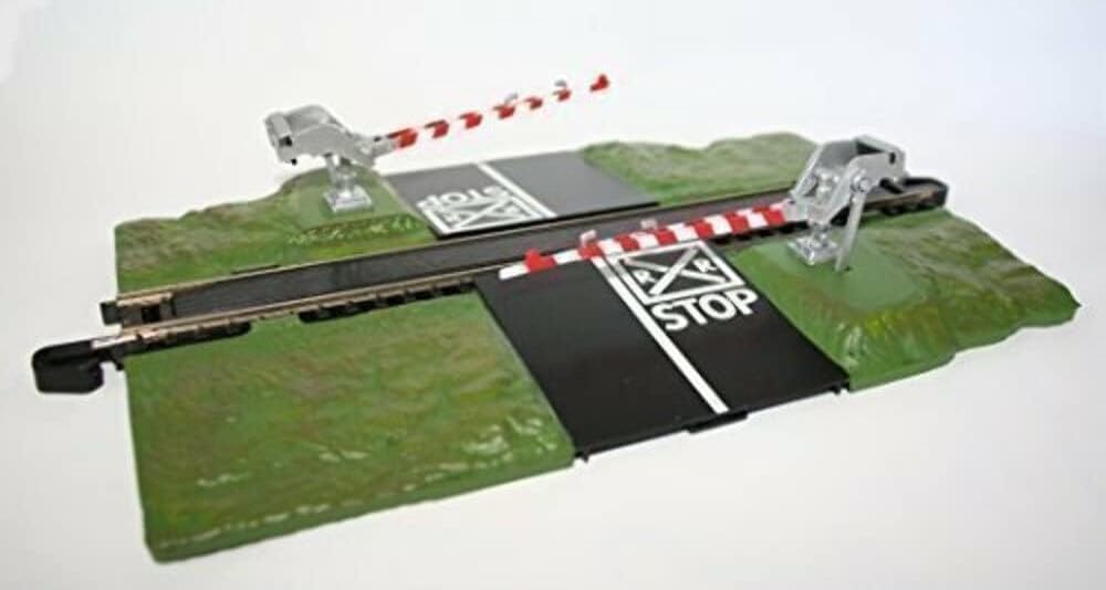 Trains Snap - Fit E - Z Track Crossing Gate ' HO Scale