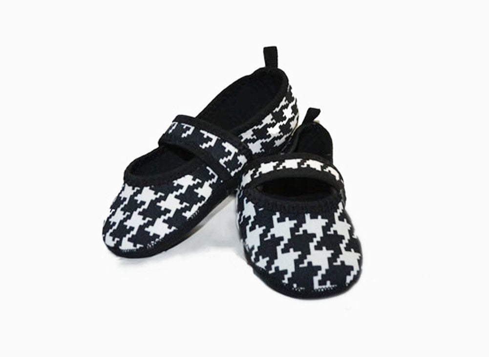 Betsy Lou Indoor Womens Shoes Slipper, Black Red Eyes, Medium