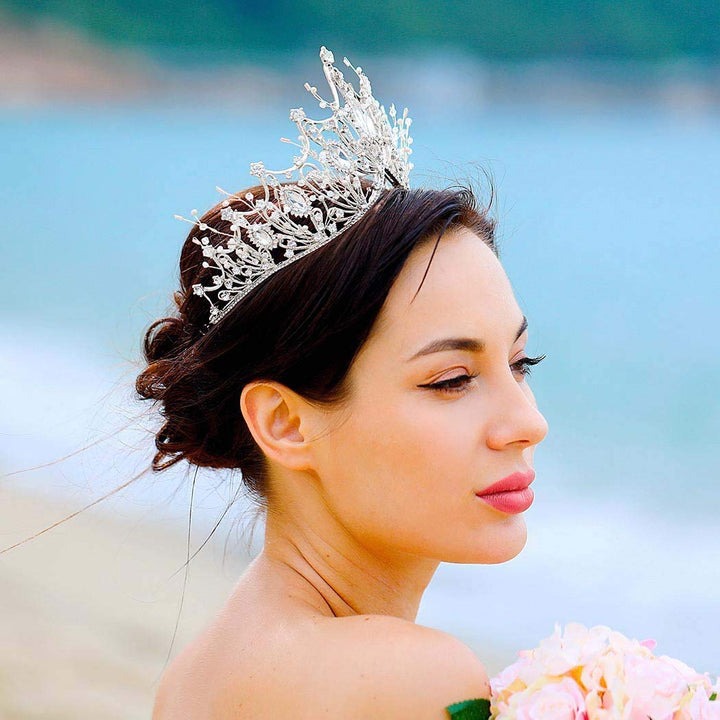 Silver Baroque Crowns and Tiaras Crystal Pearl Bride Wedding Crowns Bridal Rhinestones Tiaras for Festival Decorative Princess Tiaras Hair Accessories for Women and Girls (Silver)
