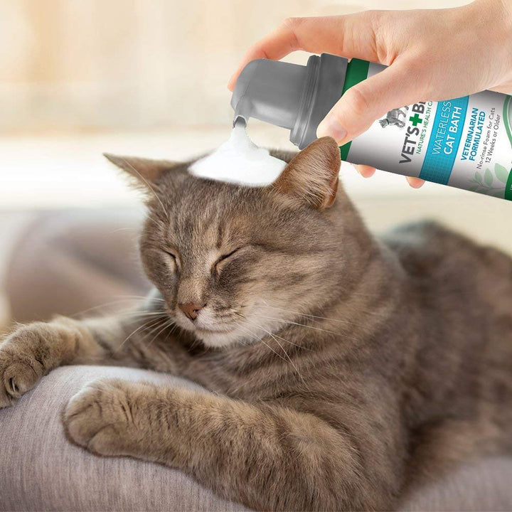 Vet's Best Waterless Cat Bath, No Rinse Waterless Dry Shampoo for Cats, Veterinarian Formulated Cat Shampoo, Kitten Shampoo, 4 oz
