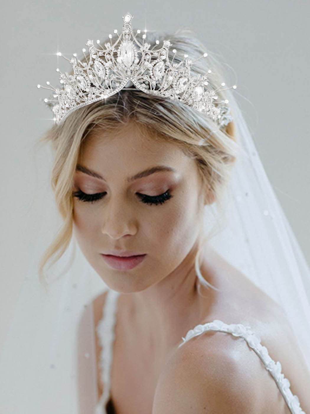 Silver Baroque Crowns and Tiaras Crystal Pearl Bride Wedding Crowns Bridal Rhinestones Tiaras for Festival Decorative Princess Tiaras Hair Accessories for Women and Girls (Silver)