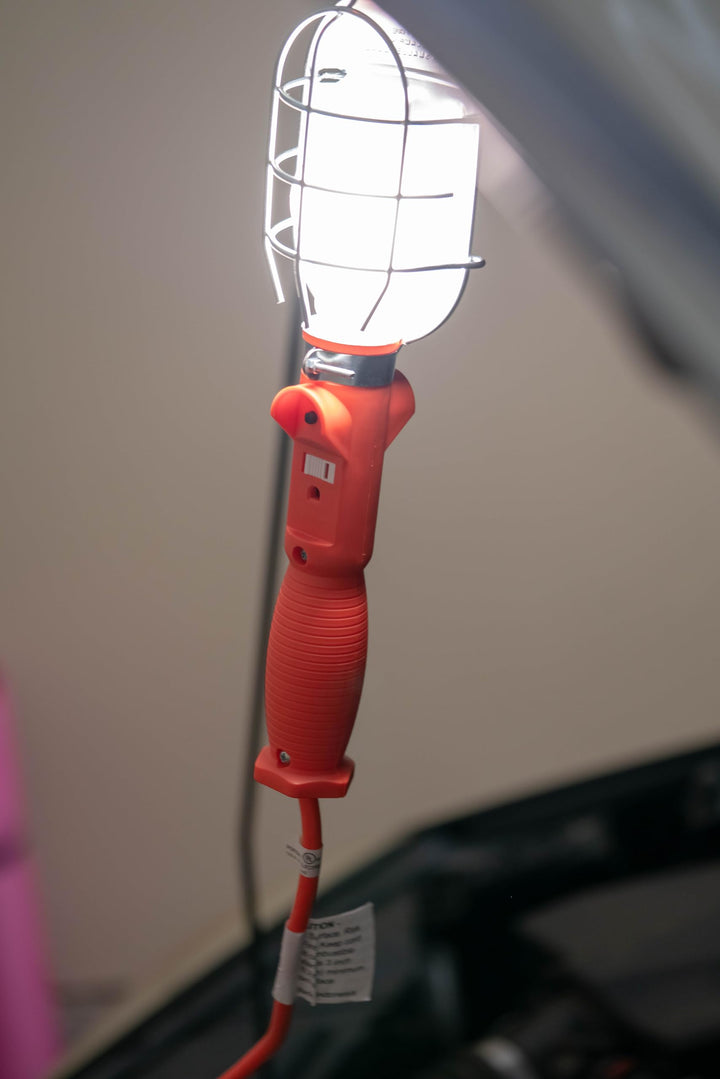 0691 16/3-Gauge SJTW Trouble Light with Metal Guard & Outlet, Orange, 75-Watt, 25-Foot