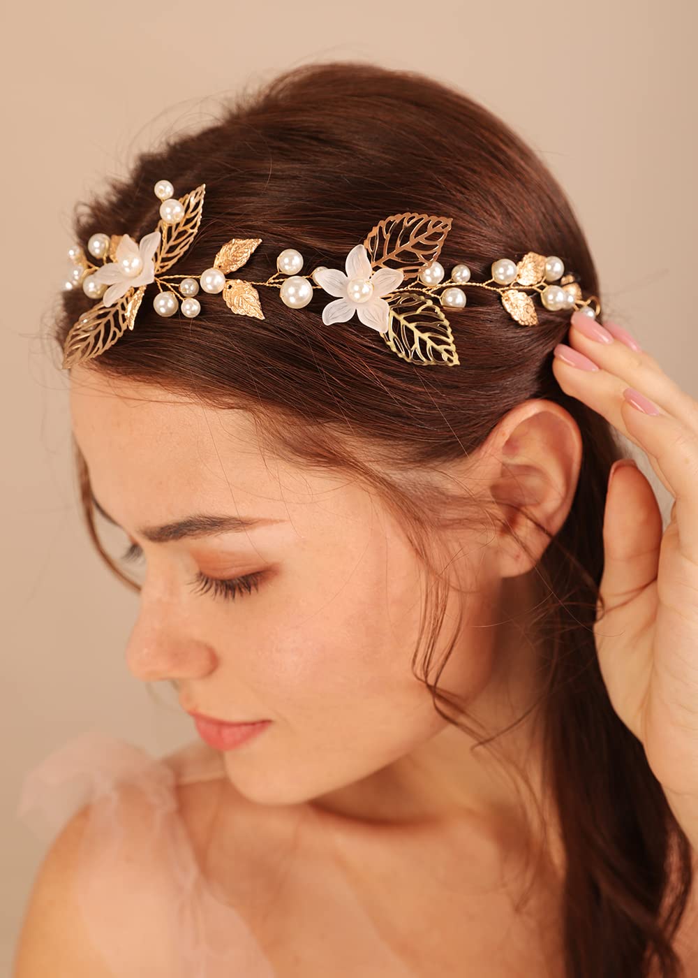 White Flower Headband for Wedding Brides Bridesmaid Flower and Leaf Hair Vine for Women and Girls Bridal Shower Hair Jewelry (Gold)