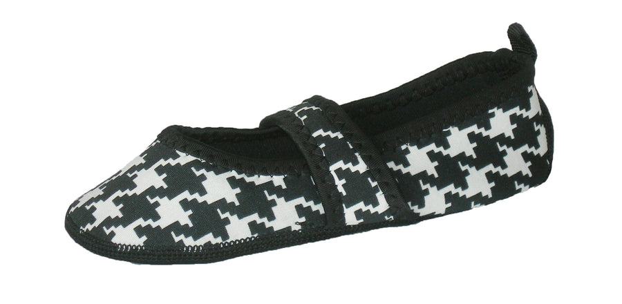 Betsy Lou Indoor Womens Shoes Slipper, Black Red Eyes, Medium