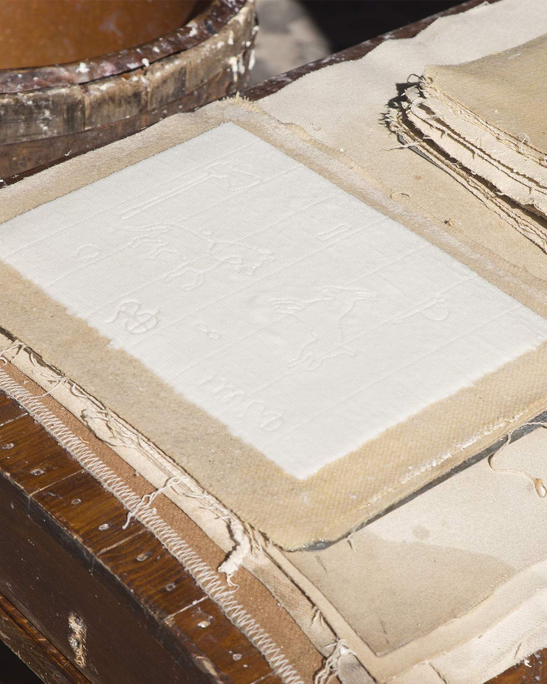 Paper Making Kit, Include A5 Size 7.5 x 9.8 Inch Wooden Paper Making Mould Frame Paper Making Screen, Nature Dried Flowers and Sponge for DIY Paper Craft
