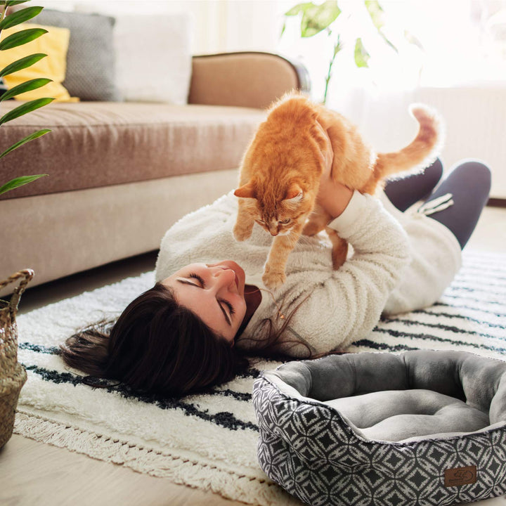 Small Dog Bed for Small Dogs, Indoor Cats, Round Super Soft Plush Flannel Washable Puppy Beds, Slip-Resistant Oxford Bottom, Coin Print Grey