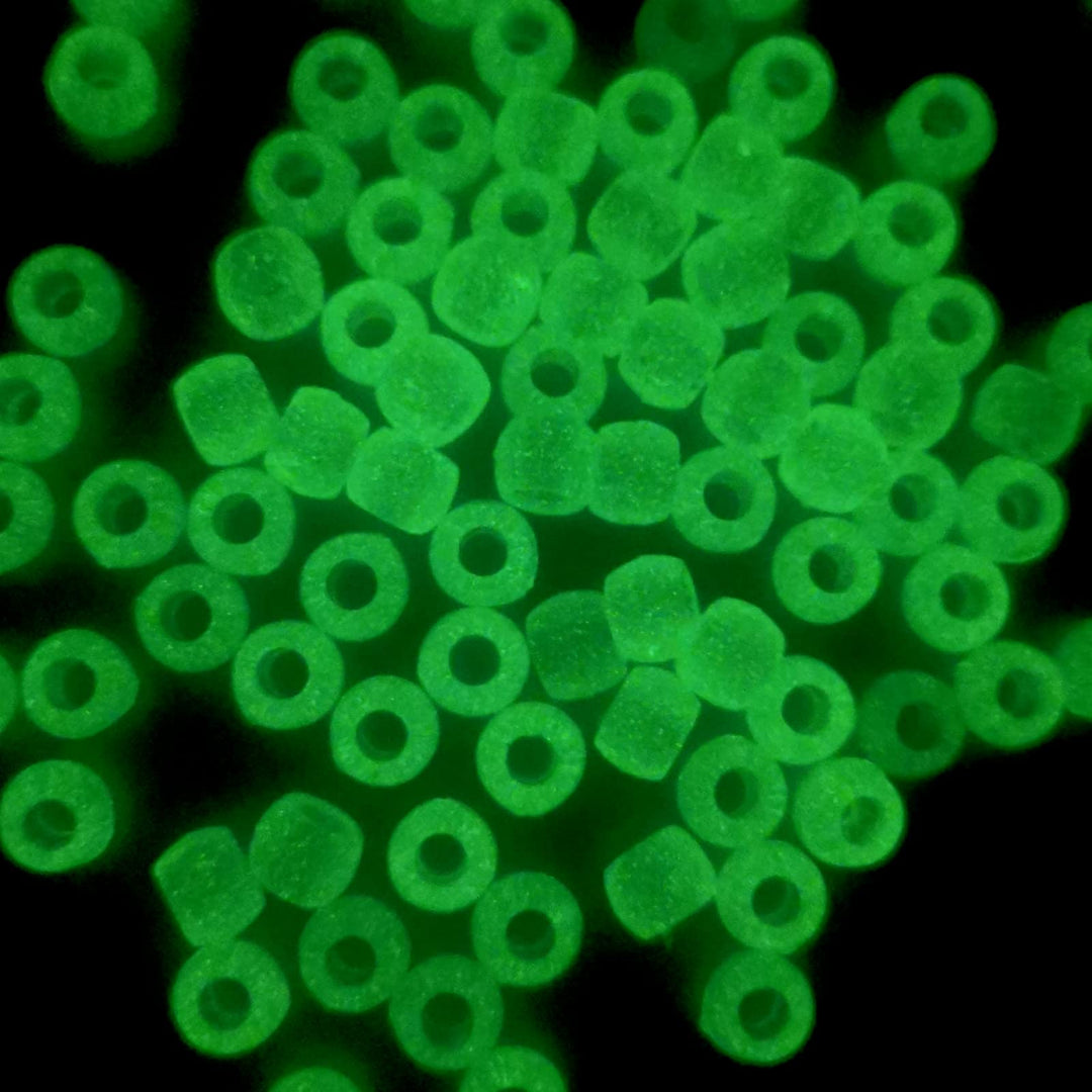 maney 600 Pieces UV Beads Multi Color Changing UV Reactive Plastic Pony Beads Glow in The Dark