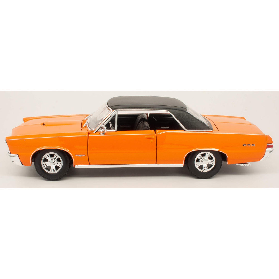 1:18 Scale 1965 Pontiac GTO (Hurst Edition) Diecast Vehicle (Colors May Vary)