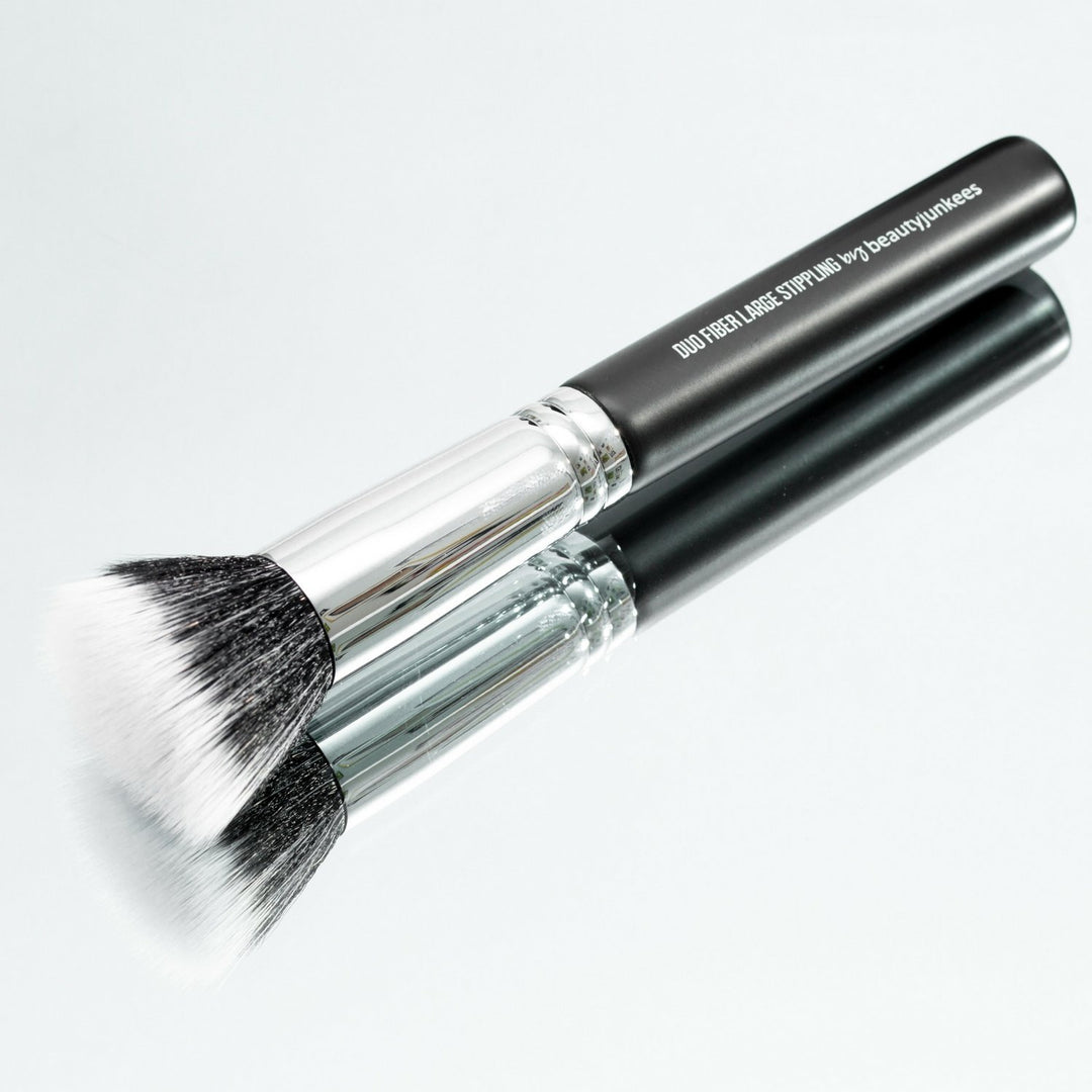 1 Pc Duo Fiber Large Stippling, Black: Pro Duo Fiber Large Stippling Makeup Brush To Blend Liquid Foundation For A Sheer Flawless Skin Perfecting Finish, Synthetic