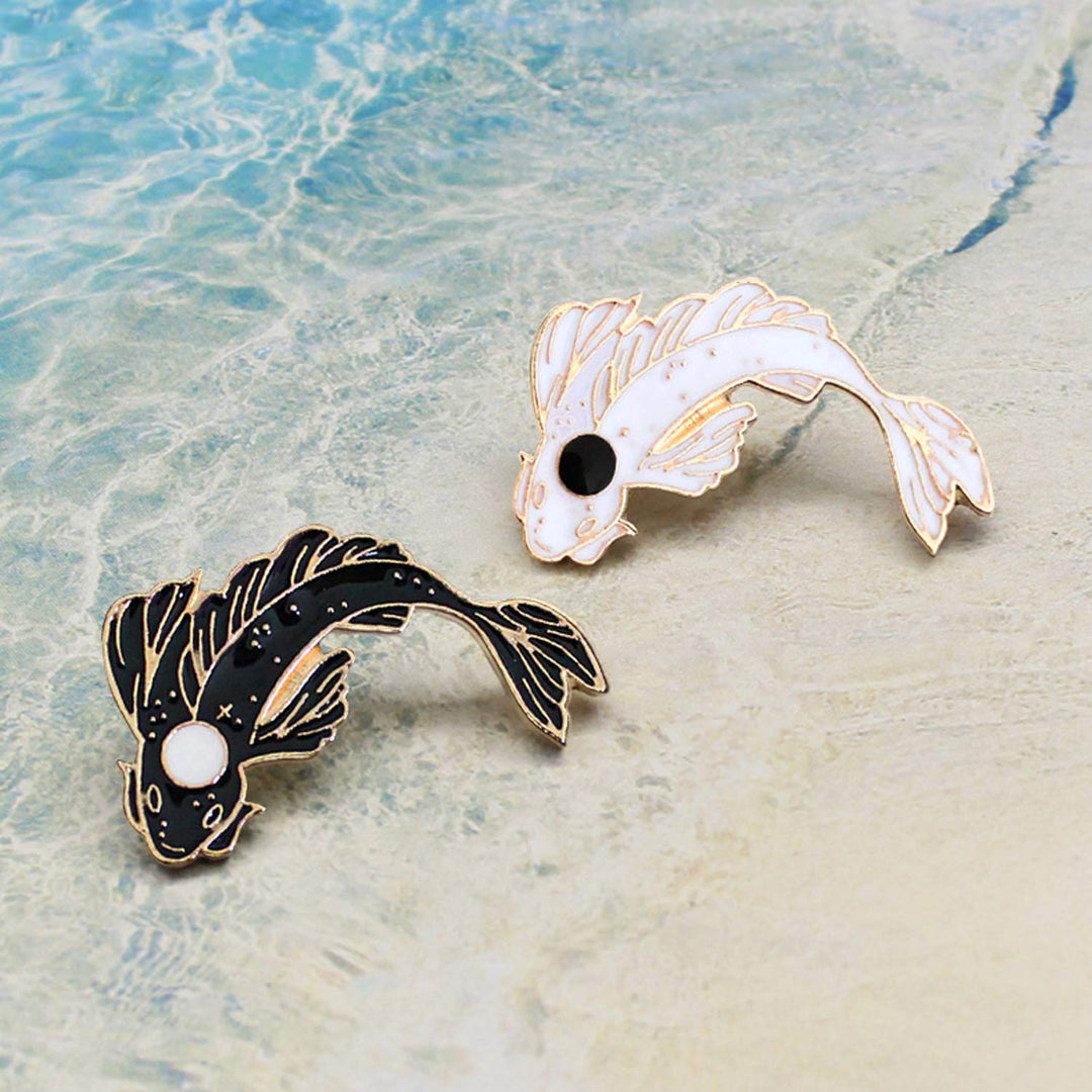 Enamel Lapel Brooches Pin Set, 2pcs Lovely Black and White Fish Brooch, Cute Cartoon Pins for Backpacks Clothes Bags Jackets Hat Jewelry DIY Accessories Christmas Gift