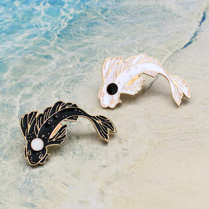 Enamel Lapel Brooches Pin Set, 2pcs Lovely Black and White Fish Brooch, Cute Cartoon Pins for Backpacks Clothes Bags Jackets Hat Jewelry DIY Accessories Christmas Gift