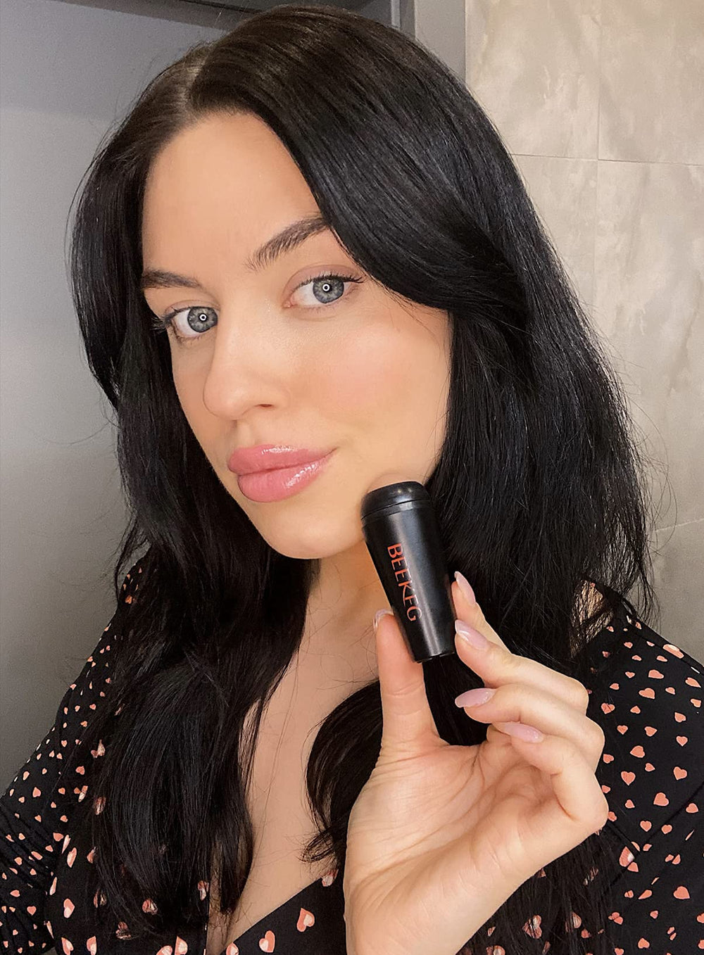 BEEKEG Oil-Absorbing Volcanic Face Roller, Oil Control On-The-Go, Reusable Solution of Combating Oily Skin, Naturally Green Facial Skincare Tool
