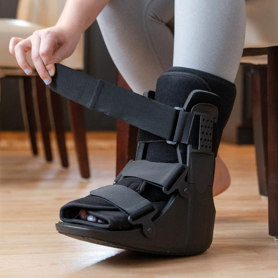 XS : Short Broken Toe Walker Boot | Protects Your Foot & Ankle While Healing After Fracture Recovery, Surgery or Injury - XS