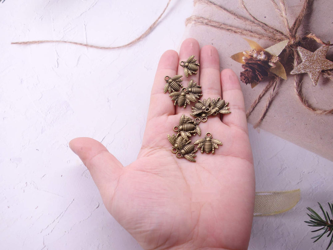 100 Pcs Alloy Bee Charms Honeybee Pendant for DIY Craft Necklace Bracelet Jewelry Making(Antique Bronze)