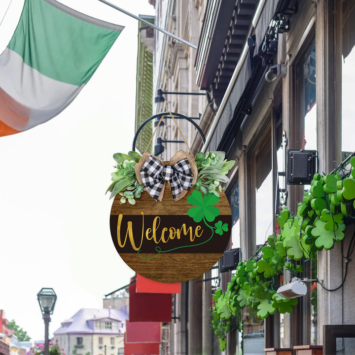 St. Patrick's Day Welcome Sign Wooden Hanging Sign Farmhouse Rustic Door Decoration St. Patrick's Day Wreath Sign with Bow Ornament for Irish Holiday Home Indoor Outdoor Farmhouse Window