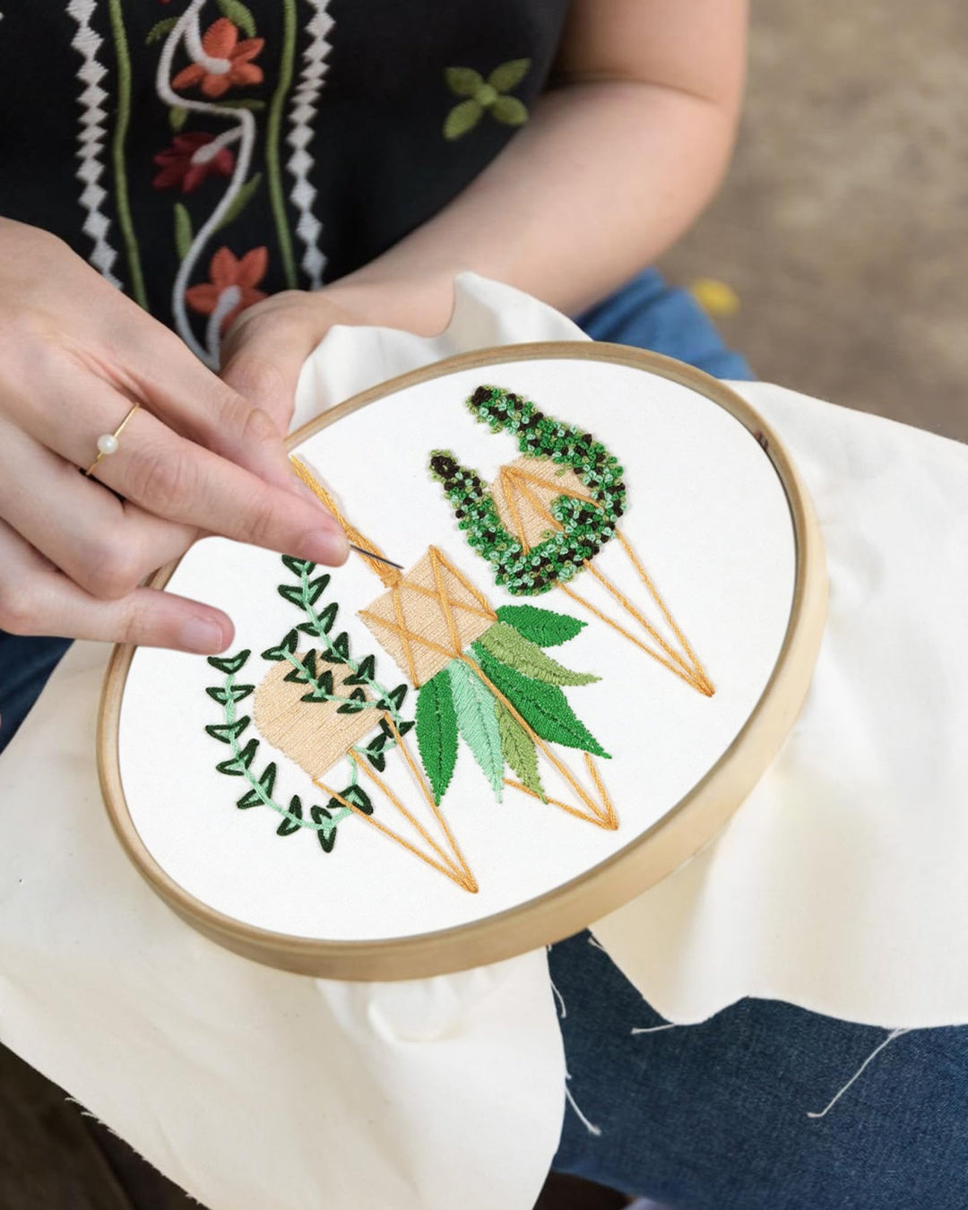 3 Sets Embroidery Kit for Beginners Needlepoint Cross Stitch Kits for Adults,Stitch Learning DIY Kit with Easy Instruction Video,Stamped Floral Embroidery Patterns,Hoop,Threads,Sewing Hobby