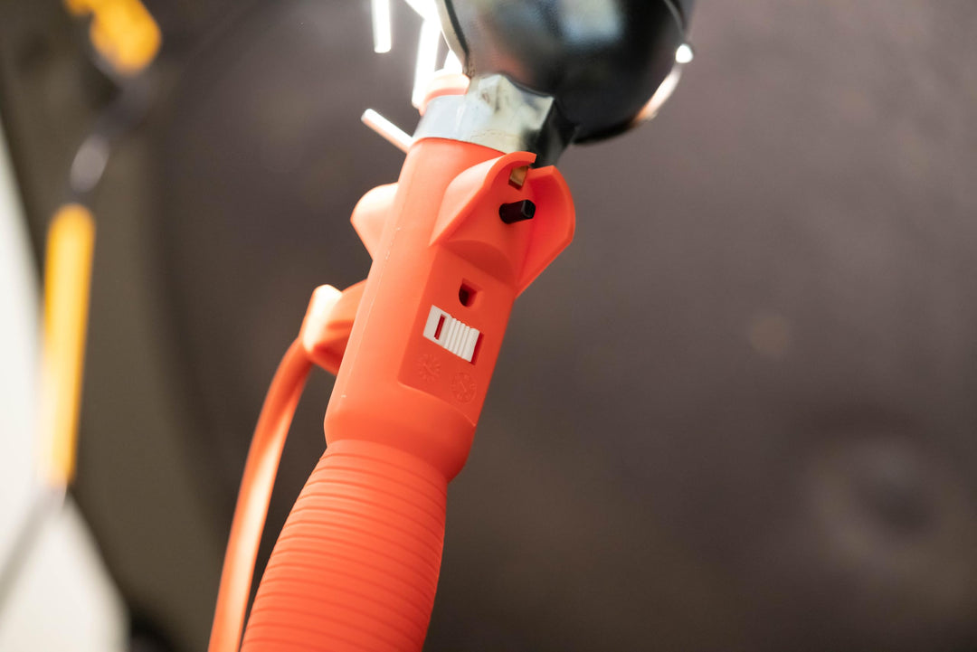 0691 16/3-Gauge SJTW Trouble Light with Metal Guard & Outlet, Orange, 75-Watt, 25-Foot