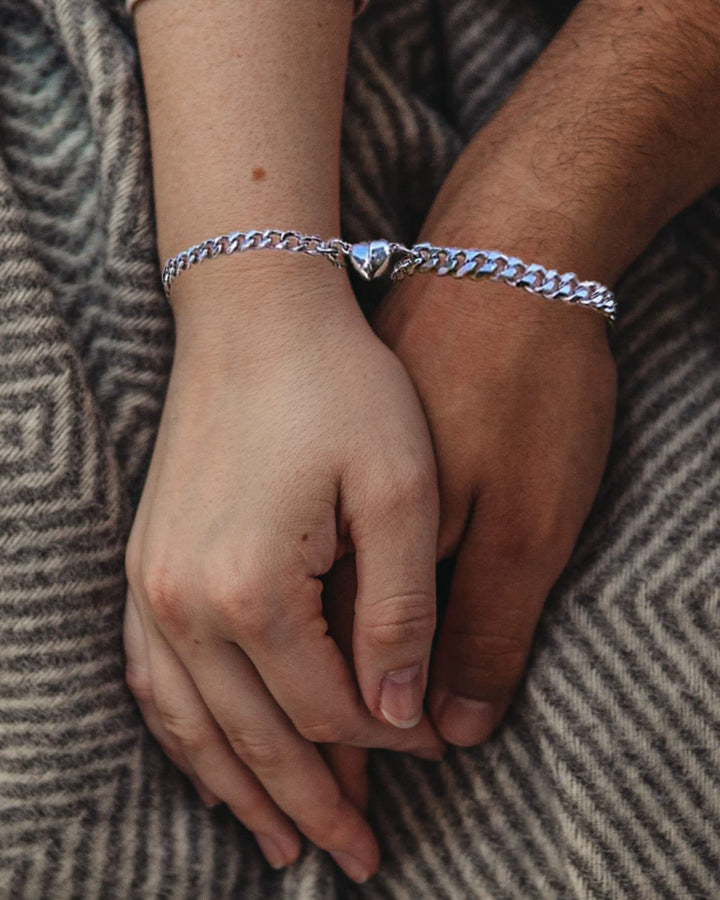 2 Pcs Bracelets for Couples Stainless Steel Cuban Chain Couples Bracelets Matching Bracelets for Couples Peach Heart Bracelet for Boyfriend and Girlfriend