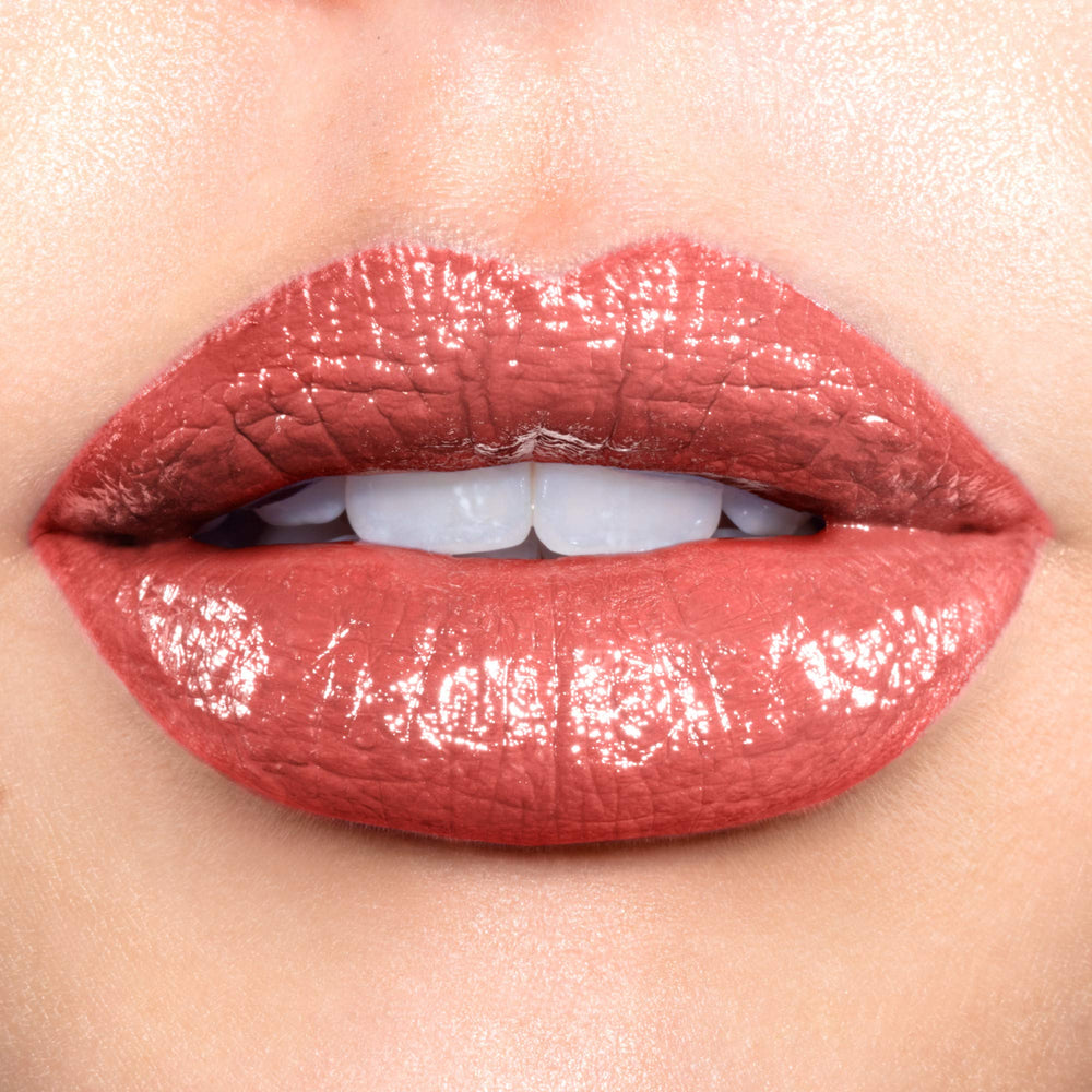 Revlon Super Lustrous Lipstick, High Impact Lipcolor with Moisturizing Creamy Formula, Infused with Vitamin E and Avocado Oil in Red / Coral, Coral Berry (674)