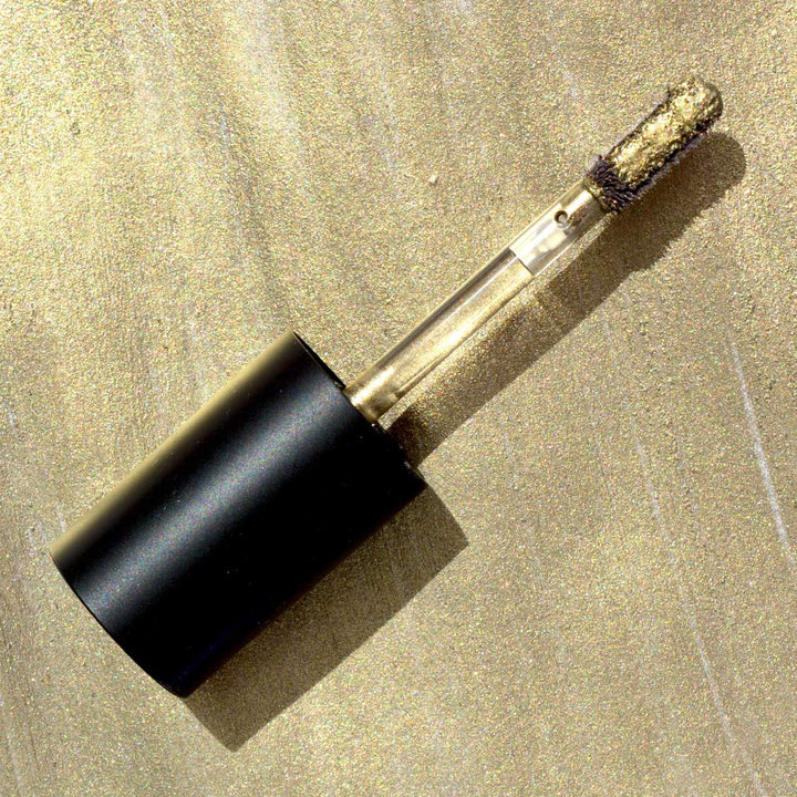 Liquid Eyeshadow, creamy shimmery formula that instantly adheres to the eyelid with flexible applicator wand for over 8 hours of smudge and crease-proof wear (Jade)