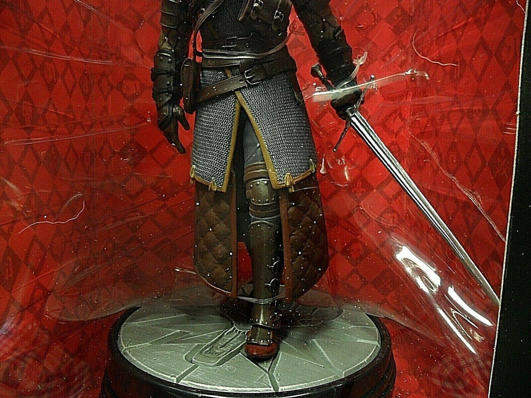 Deluxe The Witcher 3: Wild Hunt: Geralt Grandmaster Ursine Figure