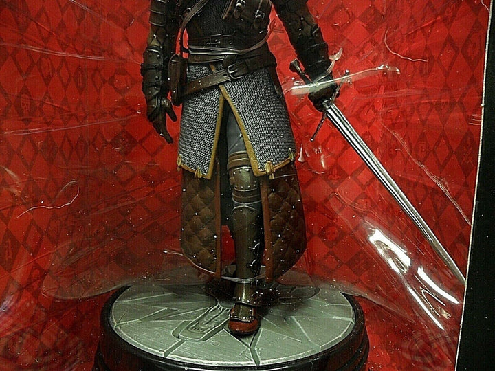 Deluxe The Witcher 3: Wild Hunt: Geralt Grandmaster Ursine Figure