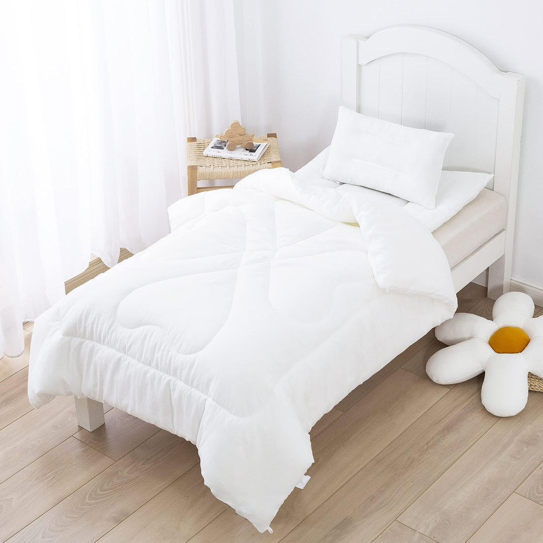 Boys Girls Crib Toddler White Comforter Down Alternative Quilt Fluffy Duvet Insert for Spring Autumn Machine Washable (47 X 59, White 2.3 Pound)