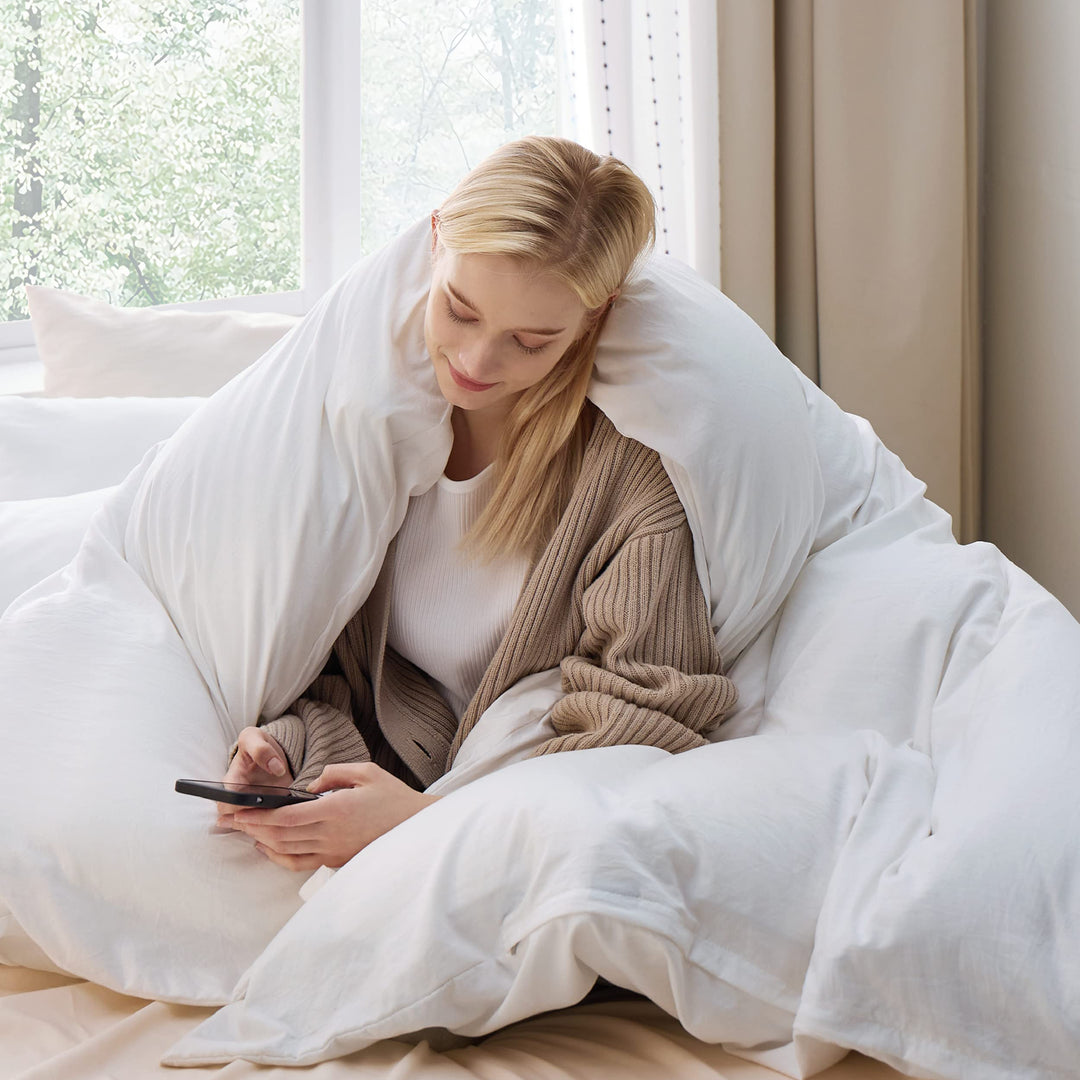 White Duvet Cover Queen Size - 3 Pieces Prewashed Extra Soft Bedding Set, Includes 1 Duvet Cover 90x90 Inches with Zipper Closure & 2 Pillow Shams, Comforter Not Included