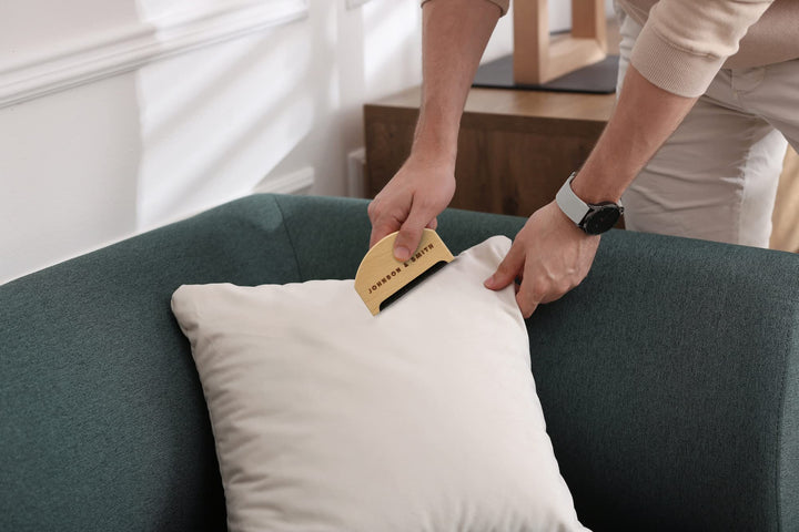 Sweater Comb - Cashmere Sweater Shaver Lint Scraper - Easy Grip Cashmere Comb - Multifunction Fabric Clothes Shaver Cashmere Pill Remover - Travel Pilling Remover Brush with Pouch