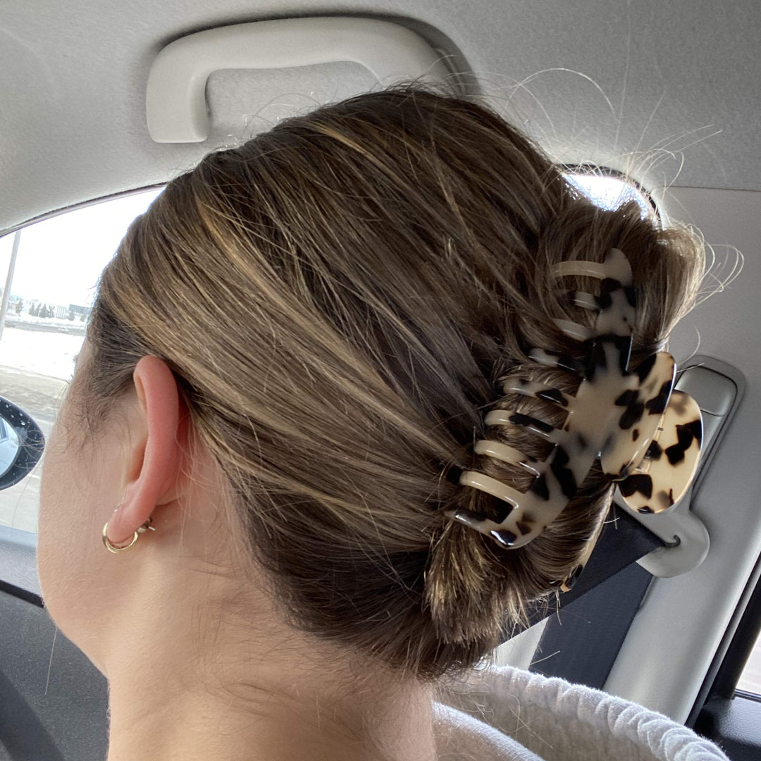 Fsmiling Big Claw Clips For Long Hair,Celluloid Leopard Print Large Hair Clips For Thick Hair,3.8 Inch Tortoise Hair Claws For Women,2 Color Available (2 Packs)