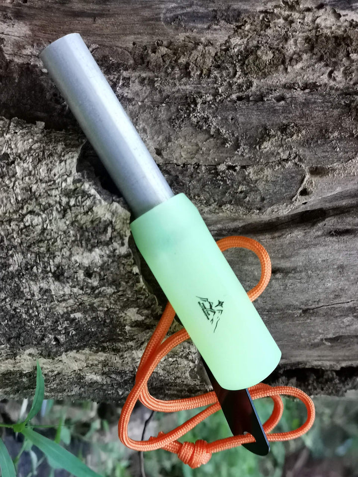 Outdoors Emergency Fire Starterï¼Å’Magnesium Mg Rod Integrate with Ferro Rod, with Paracord and Multi –Function Scraper Striker, Great for Bushcraft, Camping, Hiking, Hunting (Luminou