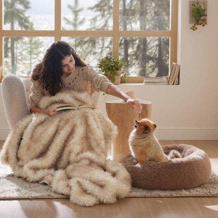 Calming Dog Bed for Small Dogs - Donut Washable Small Pet Bed, 23 inches Anti-Slip Round Fluffy Plush Faux Fur Large Cat Bed, Fits up to 25 lbs Pets, Camel