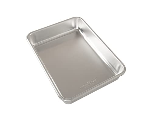 Natural Aluminum Commercial Rectangular Cake Pan, Exterior dimensions 12.9 x 9.5 x 2.5 inches and interior dimensions 12.1 x 8.8 x 2.5 inches