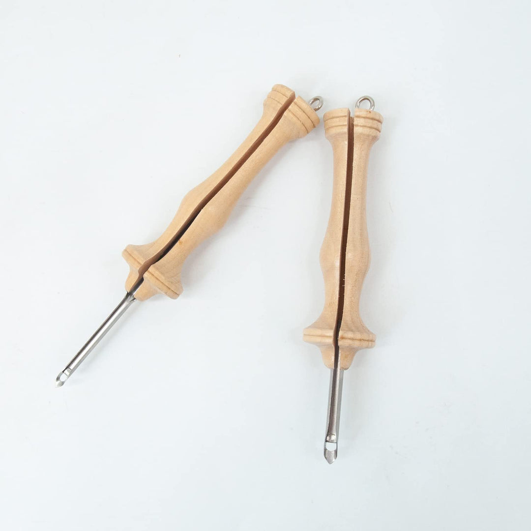 GZYUULI Wooden Handle Punch Needle Wooden Handle Embroidery Pens Sewing Embroidery Punch Needle Weaving Tools for Thread and Yarn ,Side Open Stamp Embroidered Needle,with Screw Eye 2 Pack(3.5/5cm)