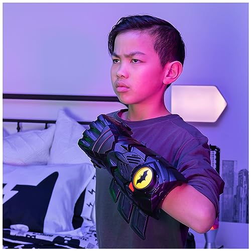 Batman, Interactive Gauntlet with Over 15 Phrases and Sounds, Kids Toys for Boys Aged 4 and Up