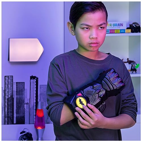 Batman, Interactive Gauntlet with Over 15 Phrases and Sounds, Kids Toys for Boys Aged 4 and Up