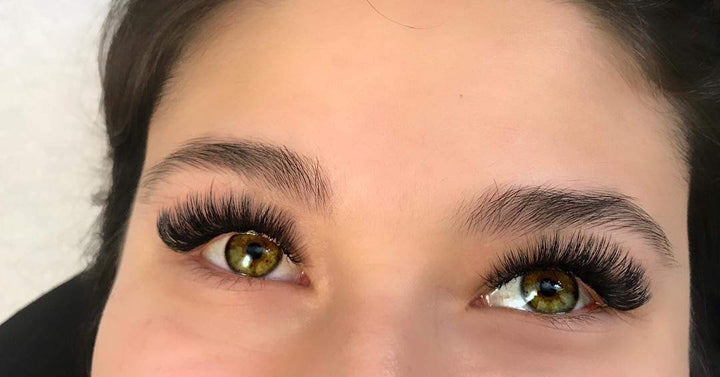 2 Pack Eyelash Extension Glue Sky Zone 5 ml/Volume and Classic lashes/1-2 Sec Drying time/Retention 7 Weeks/Latex Free/Mink/Silk/Low Fumes and Mascara Brush 50pcs