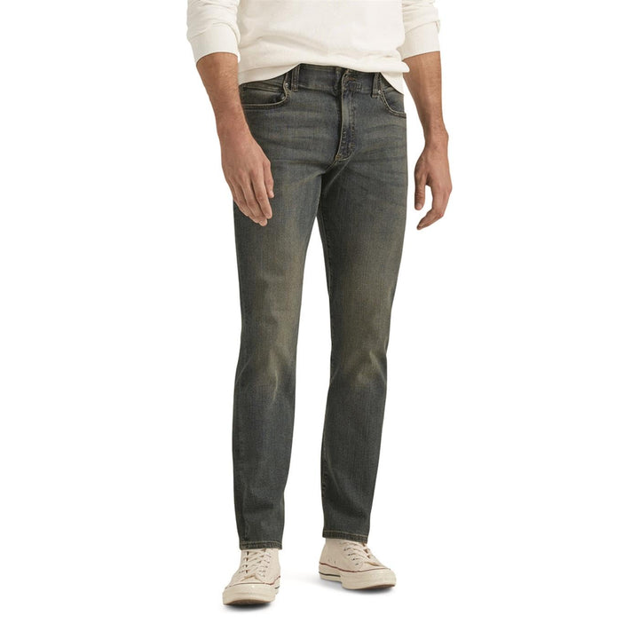 Men&#39;s Extreme Motion Straight Taper Jean Maverick 38W x 32L