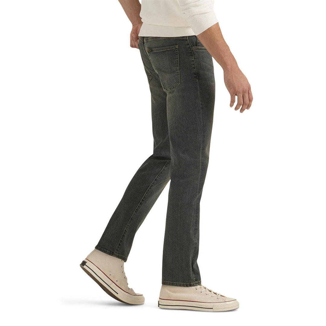 Men&#39;s Extreme Motion Straight Taper Jean Maverick 38W x 32L