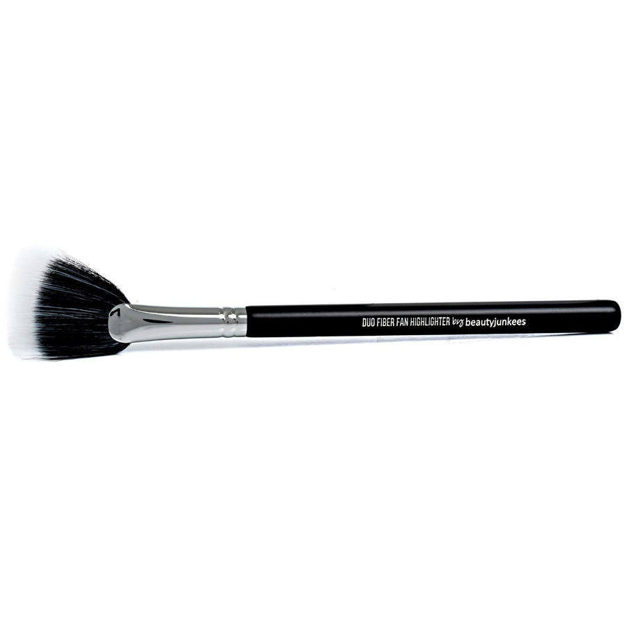 1 Pc Duo Fiber Fan Highlighter, Black: Pro Highlighter Fan Makeup Brush â€“ Highlight Define Your Best Features With Perfect Placement Of Highlighting Powder And Cream Make Up, Sof