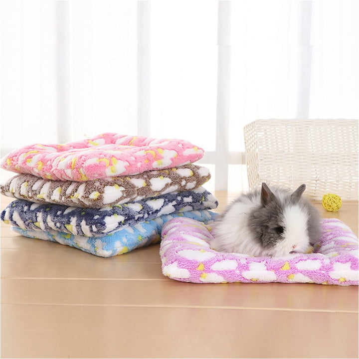 FLAdorepet Small Animal Guinea Pig Hamster Bed House Winter Warm Squirrel Hedgehog Rabbit Chinchilla Bed Mat House Nest Hamster Accessories (S, Random)