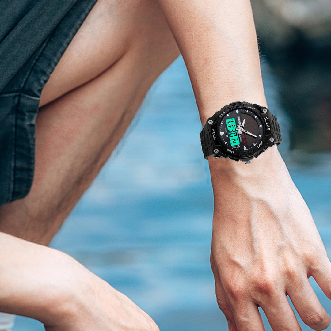 Men&#39;s Solar Powered Casual Quartz Wrist Watch Analog Digital Multifunctional Black Sports Watch (Black)