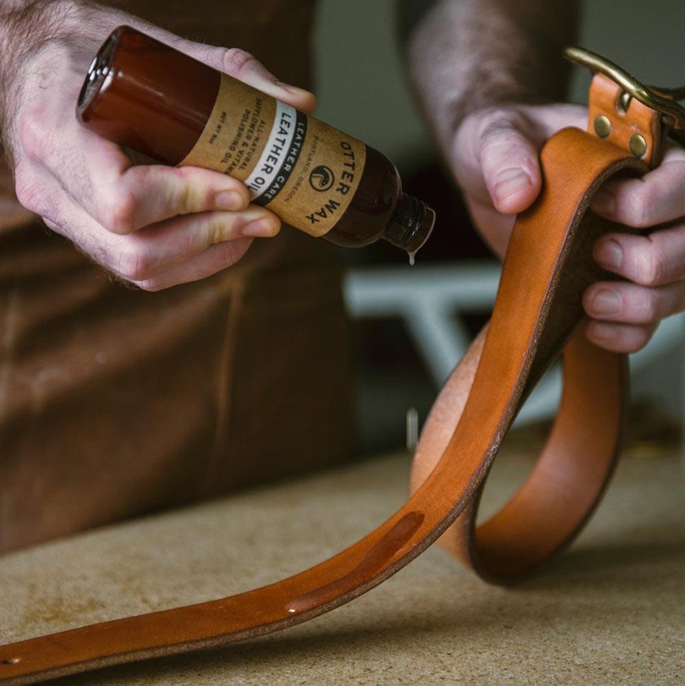 Conditioning Leather Oil - 5oz - All-Natural Polishing Treatment For Furniture, Boots, Car Seats, Jackets, Shoes & Bags