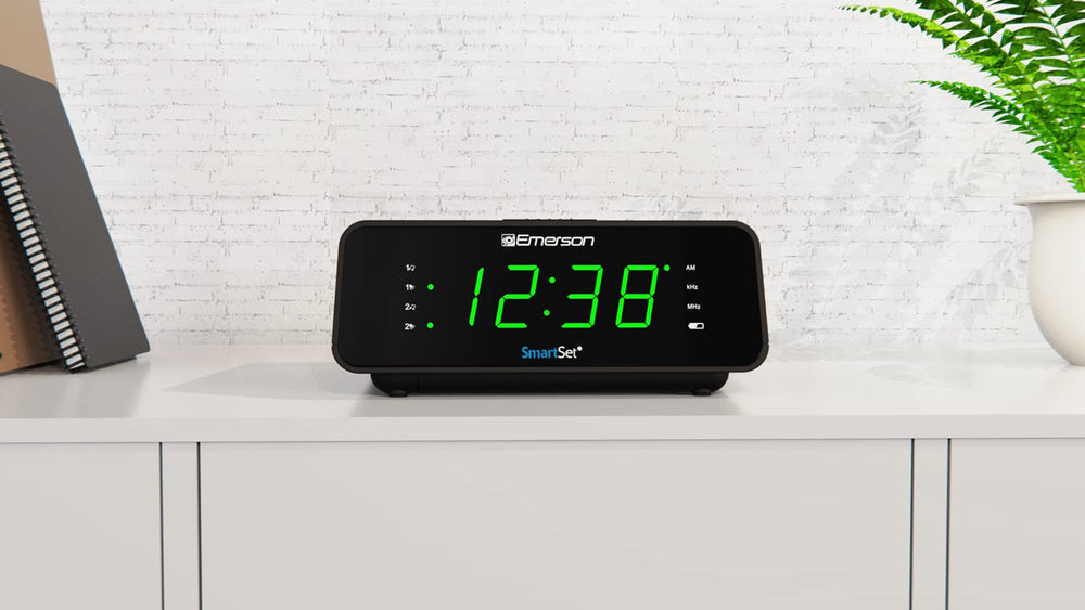 SmartSet Dual Alarm Clock Radio with AM/FM Radio, Dimmer, Sleep Timer and .9 LED Display, CKS1900