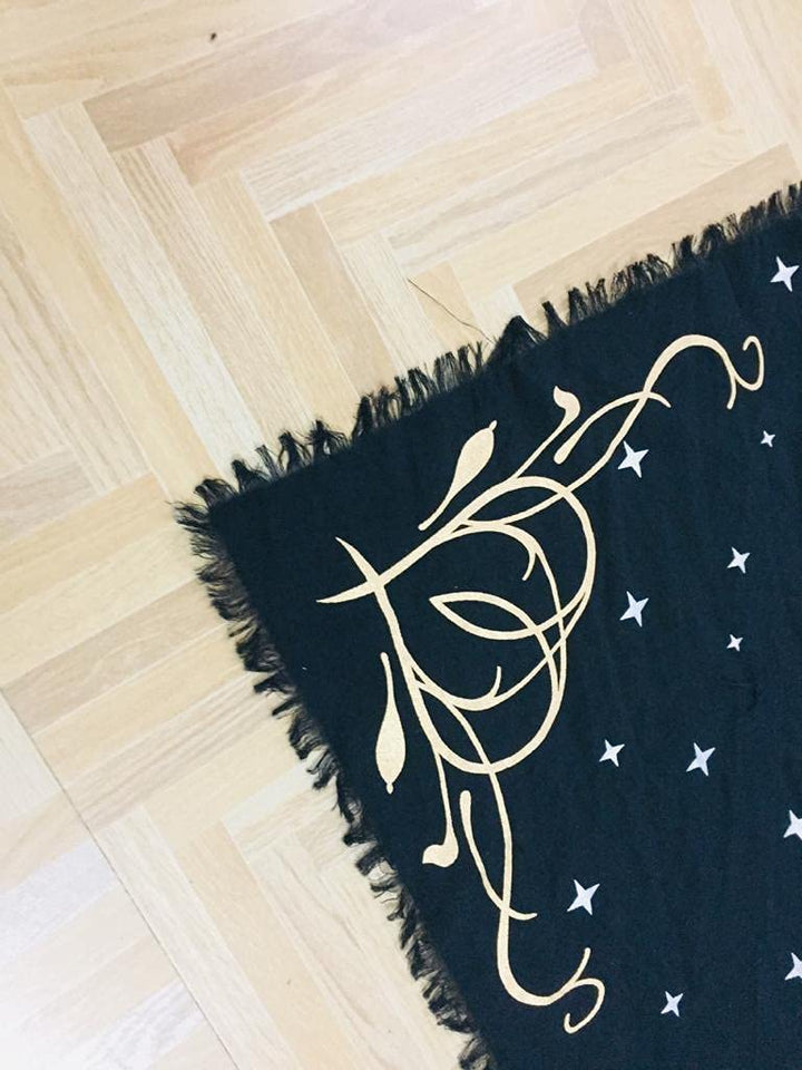 Indian Consigners Altar Cloth Angel Wings Witchcraft Alter Tarot Spread Top Cloth Wiccan Square Spiritual 18 by 18 Sacred Cloth (Angel Wings Gold Silver)