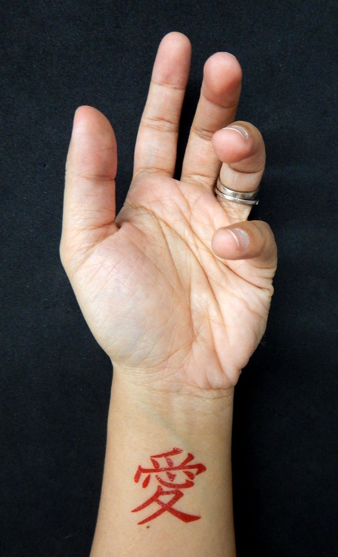 36 Premium Kanji Tattoos: Japanese, Chinese, Asian Characters: Love, Peace.