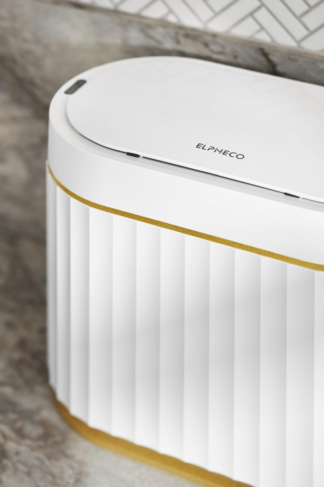 Mini Desktop Trash Bin Small Trash Can with Lid, 5 litres Desktop Motion Sensor Trash Can, 1.3 Gallon Waterproof Countertop Trash Can, Small Plastic Trash Can for Desk, Bedroom, Golden