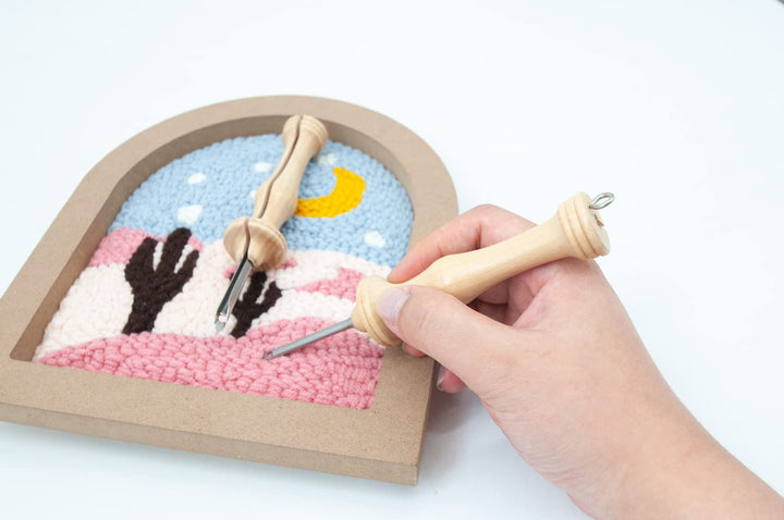 GZYUULI Wooden Handle Punch Needle Wooden Handle Embroidery Pens Sewing Embroidery Punch Needle Weaving Tools for Thread and Yarn ,Side Open Stamp Embroidered Needle,with Screw Eye 2 Pack(3.5/5cm)