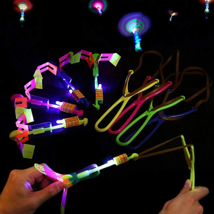 10 PCS Amazing Led Light Arrow Flying Toy Party Fun Gift Elastic, Flying Arrow Outdoor Flashing Children&#39;s Toys Birthdays Thanksgiving Christmas Day Gift Outdoor Game for Children Kids