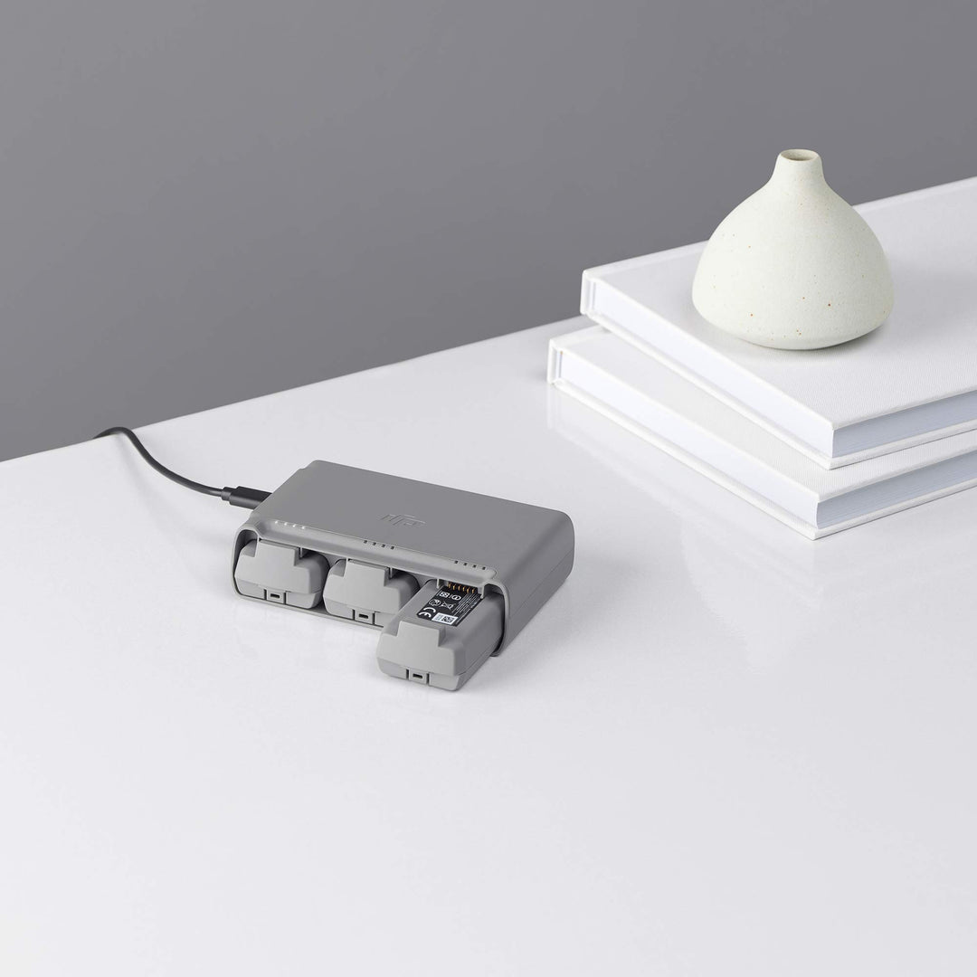 3-Battery Two-Way QC and USB PD Fast Charging Hub with Intelligent LED